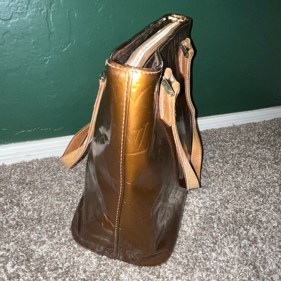 LOUIS VUITTON BRONZE VERNIS AUSTIN - Picture 9 of 14